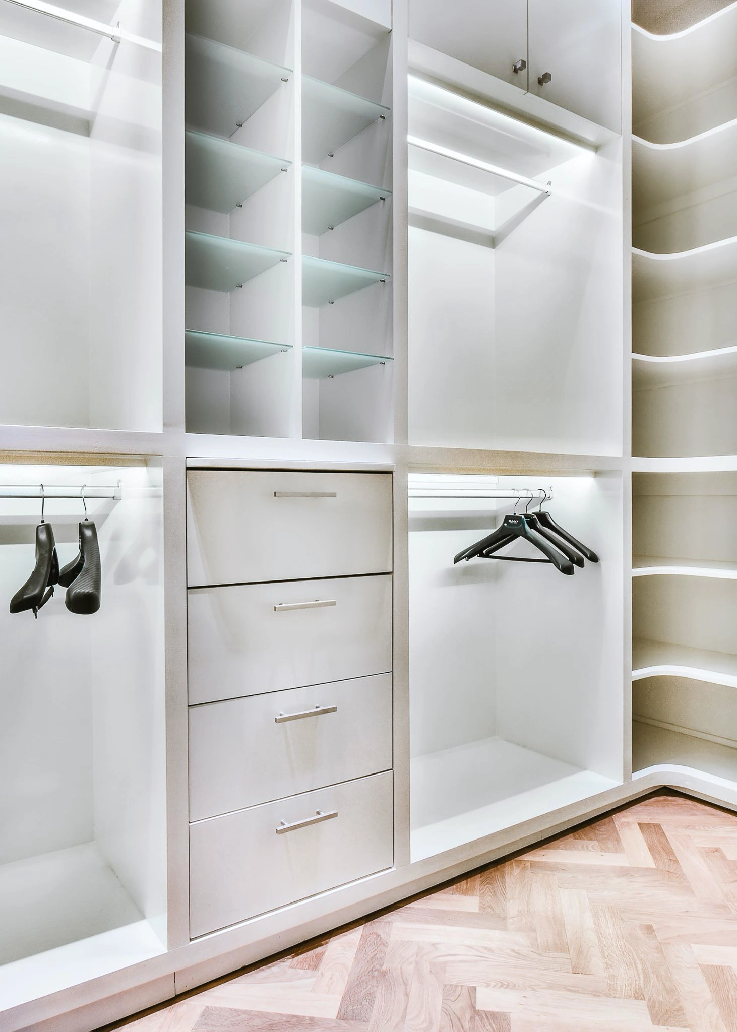 Dressing sur mesure optimiser chaque centimètre de votre espace bois blanc