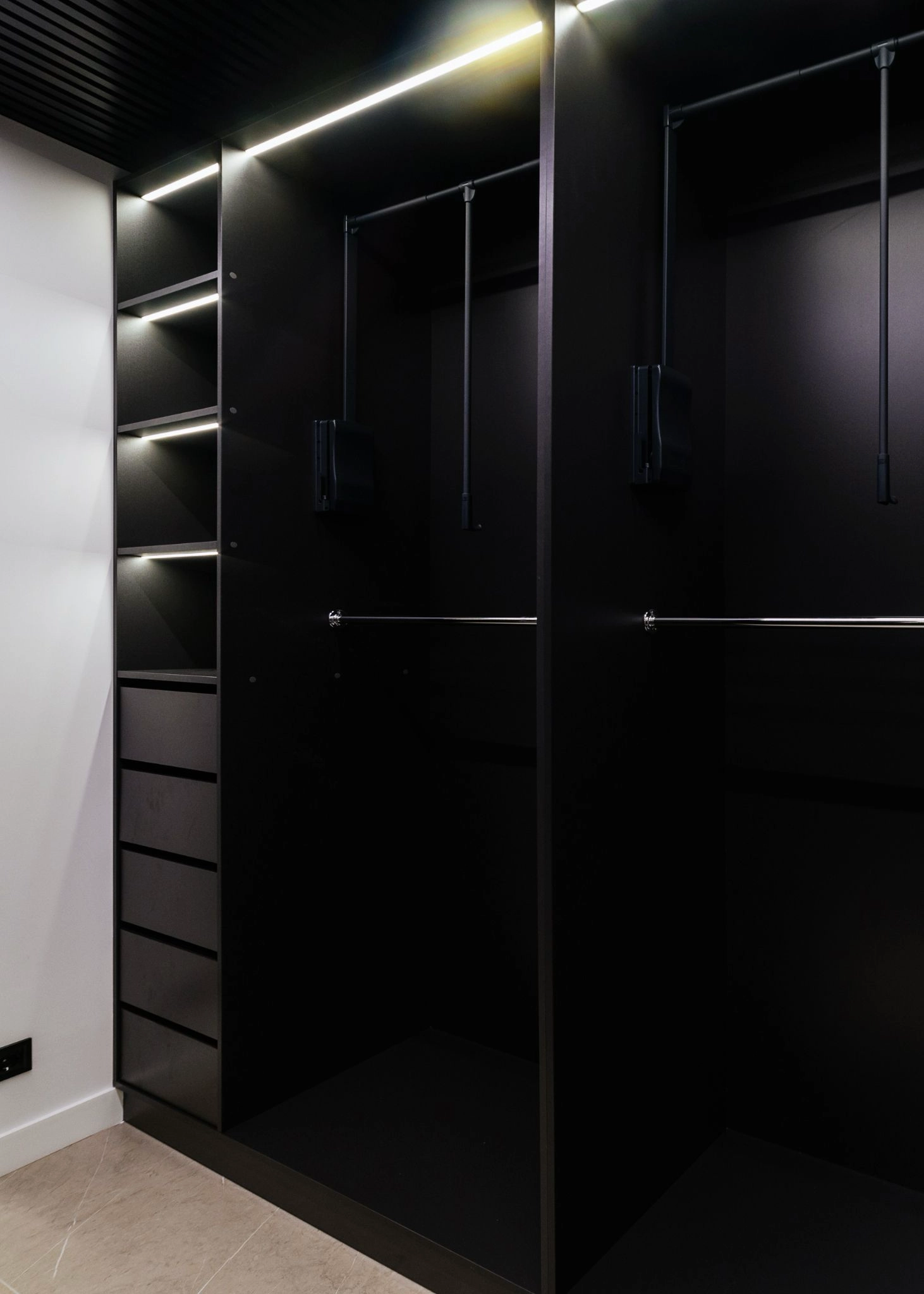 Dressing sur mesure optimiser chaque centimètre de votre espace bois noir